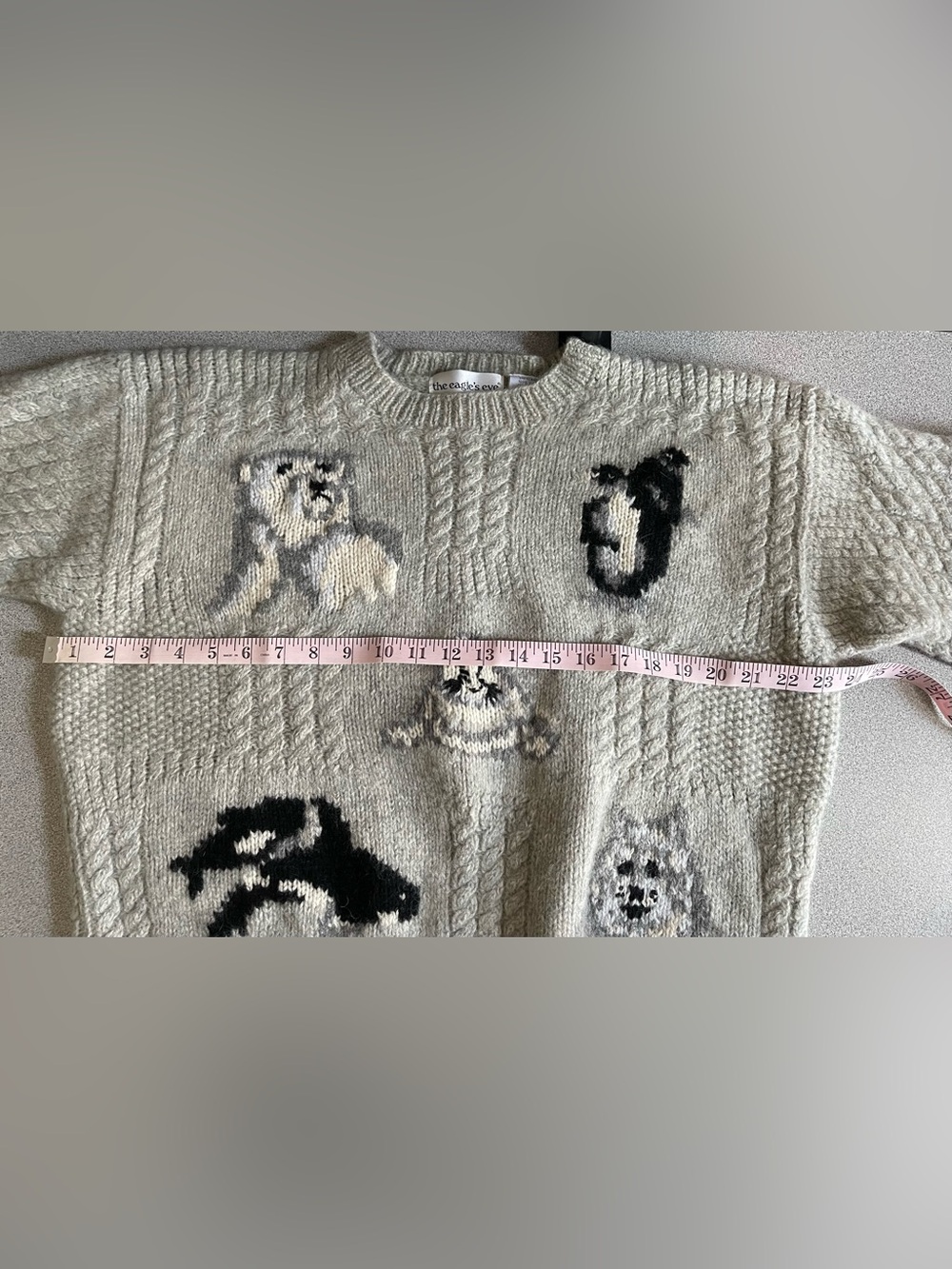 The Eagles Eye Gray Wool Cable Knit Seal Polar Bear Motif Sweater Size Medium - Picture 10 of 11